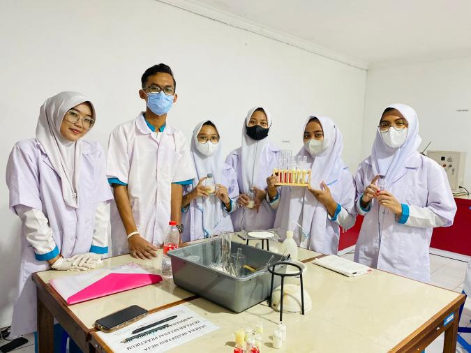 Gambar 3. Mahasiswa Kelompok 2 (F2)