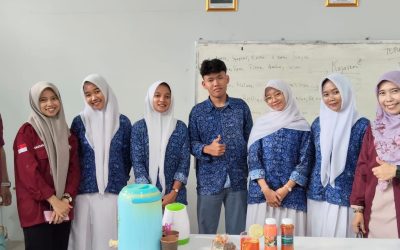 Dosen dan Mahasiswa S1 Farmasi Universitas Alma Ata Melaksanakan Pengabdian Masyarakat di SMK Kesehatan Bantul melalui Tiga Kelompok Kegiatan