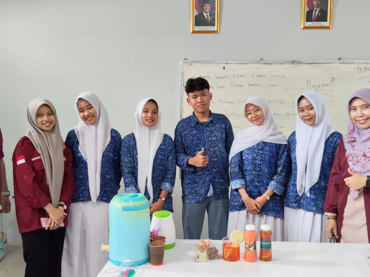 Dosen dan Mahasiswa S1 Farmasi Universitas Alma Ata Melaksanakan Pengabdian Masyarakat di SMK Kesehatan Bantul melalui Tiga Kelompok Kegiatan